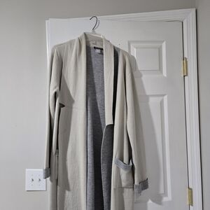 VENUS Cream and Gray Trench Coat Lightweight Elegance
